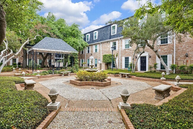 Building Photo - 357 N Post Oak Ln