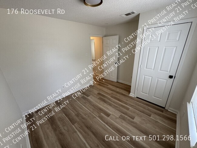 Building Photo - 176 Roosevelt Rd