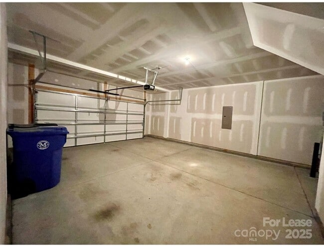 Building Photo - 141 W Morehouse Ave