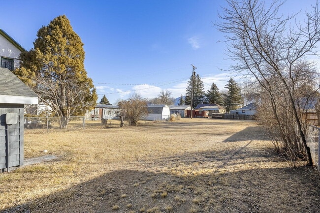 Building Photo - Simple Living, Beautifully Done