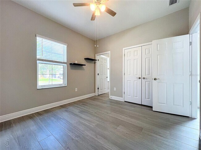 Building Photo - 5559 Trevesta Pl