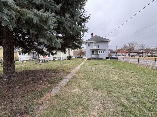 Building Photo - 3-Bedroom House on Corner Lot