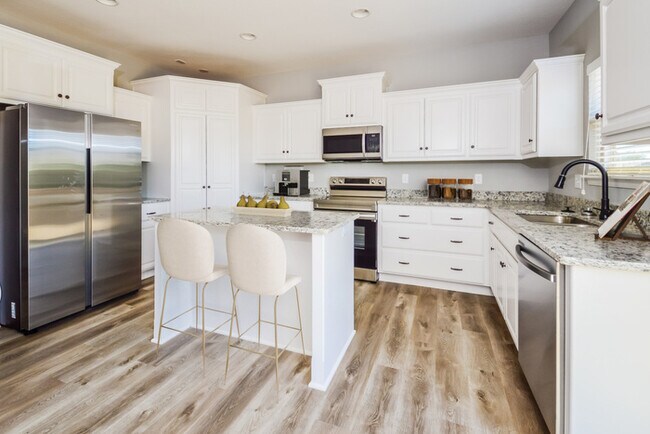 Building Photo - Fantastic 4bd/3ba home! Coming soon!