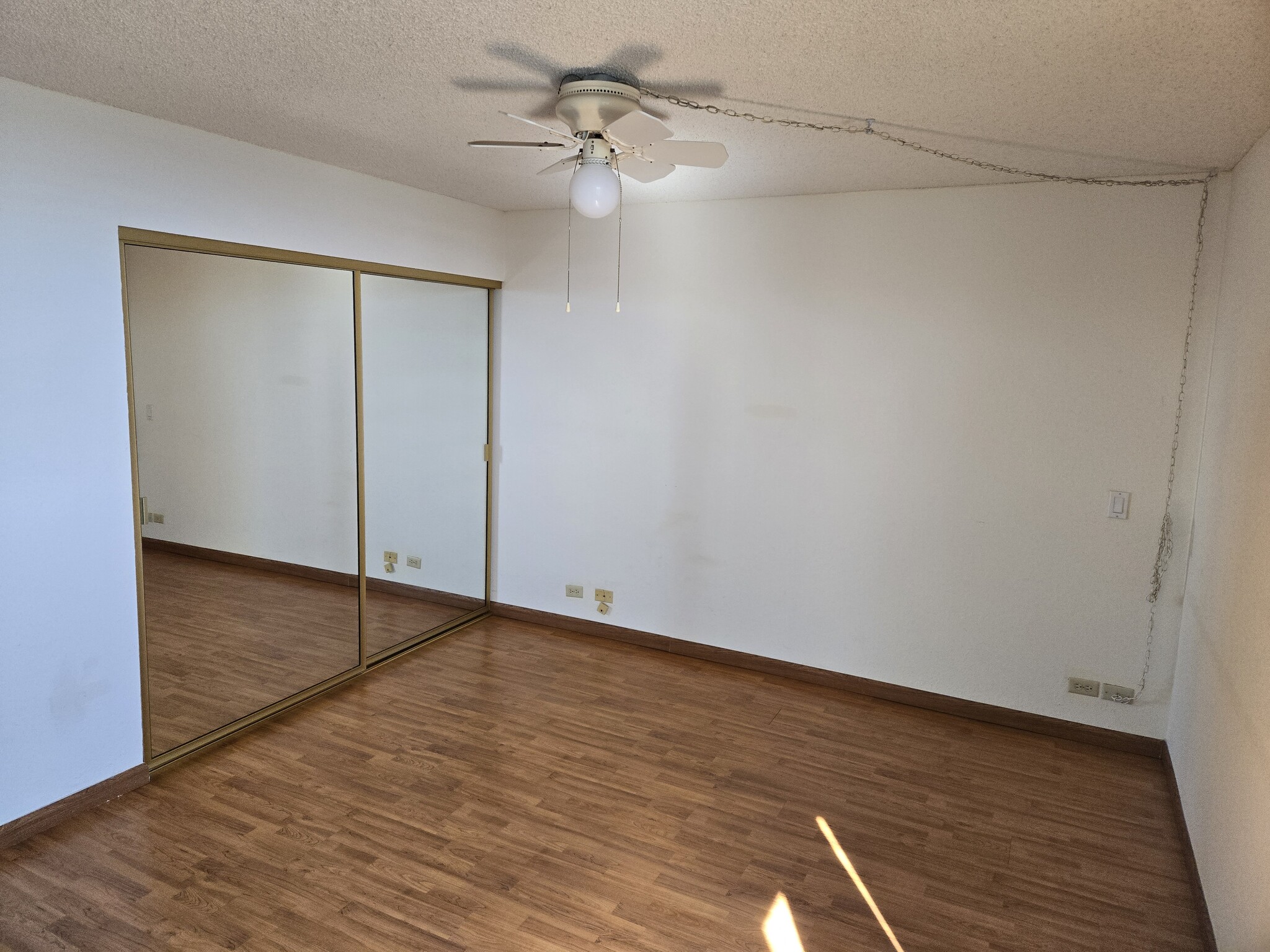 Bedroom 1 - 98-351 Koauka Loop