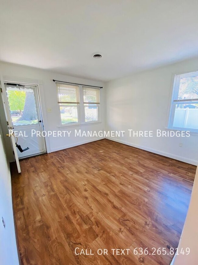 Building Photo - Beautiful 2br/1ba Lindendwood Park Home