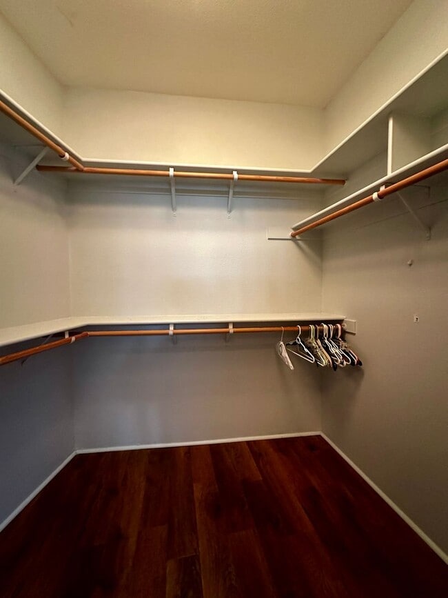 Building Photo - 3 bed 2 bath Well-Maintained Home in Prime...