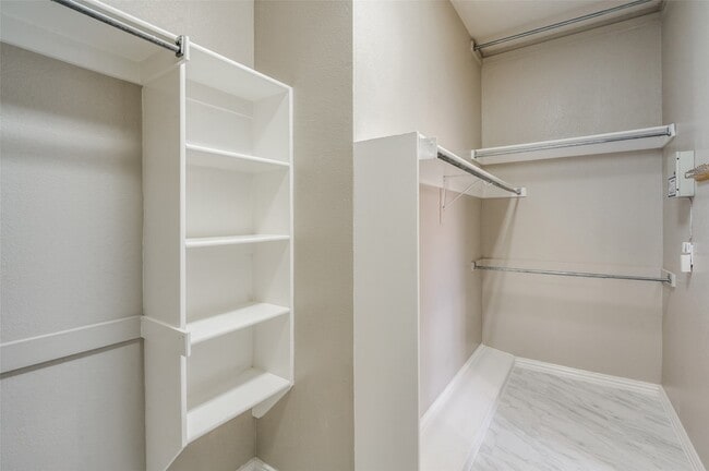 Building Photo - 8117 Halliford Dr