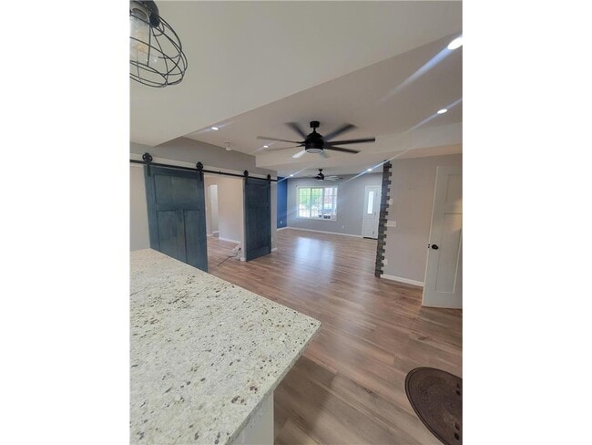 Building Photo - 47 6th Ave S