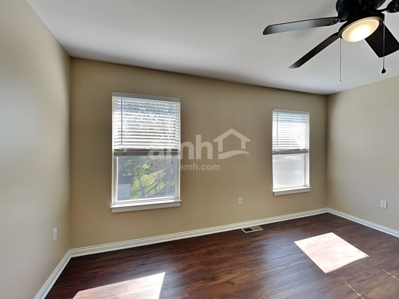 Building Photo - 1836 Clearbrook Dr