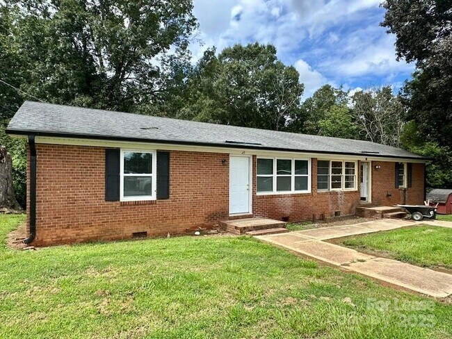 Building Photo - 48708 US-52