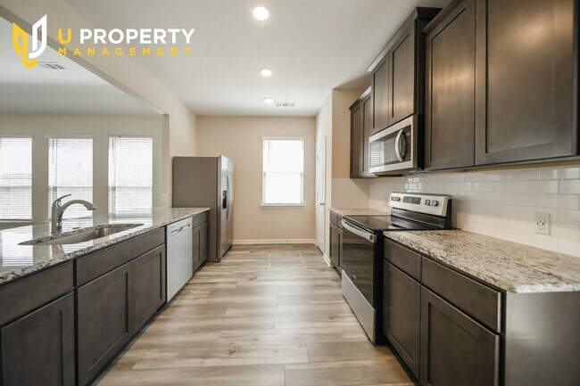 Building Photo - 1817 Dahlia Way