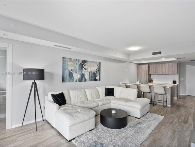 Building Photo - 801 S Miami Ave