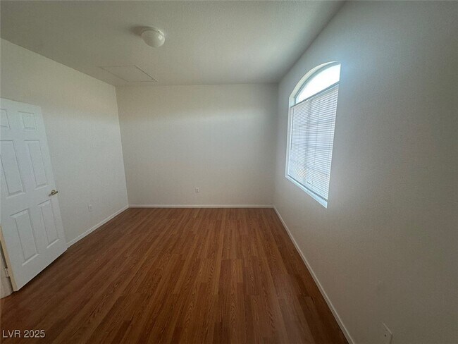 Building Photo - 75 N Valle Verde Dr