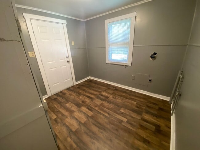 Building Photo - Updated 3 bed/1 bath, 1200 sqft home!