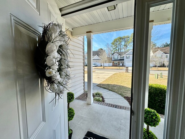 Building Photo - 4-Bedroom Home Ready 07-10-26!! Gourmet Kitchen - Fenced Backyard - Pet Friendly!
