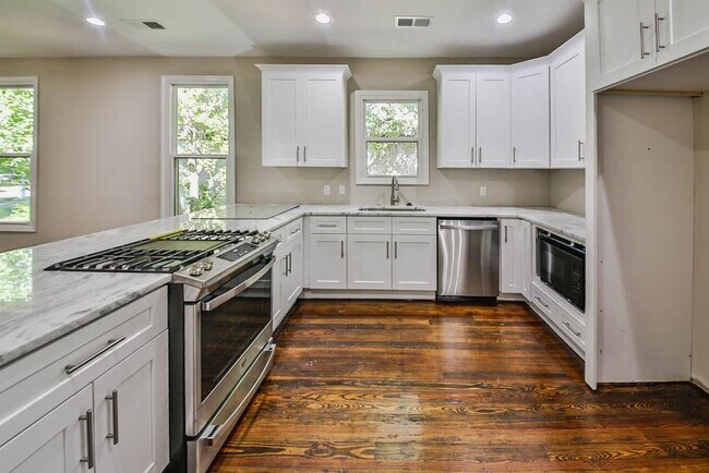 Building Photo - 2029 Felix Ave