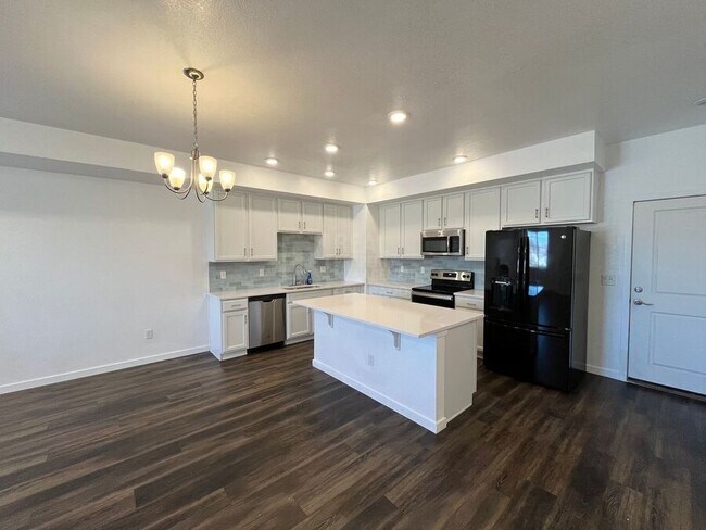 Building Photo - 811 E 98th-505