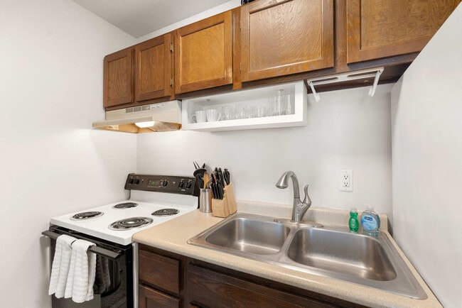 Building Photo - 2601 University Ave