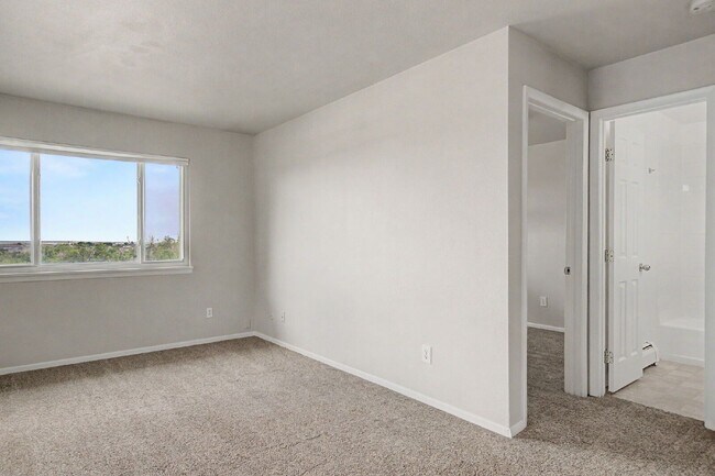 Building Photo - 1163 Cree Dr