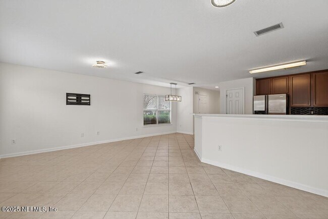 Building Photo - 411 Walnut Dr