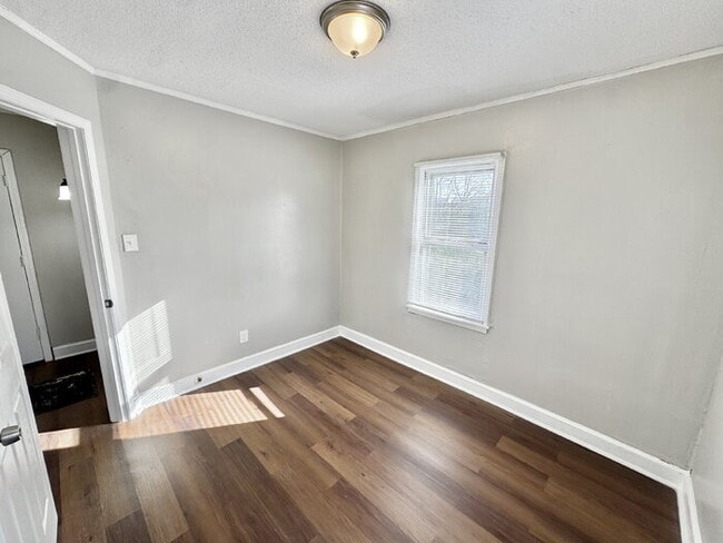 Building Photo - 2071 Hubert Ave