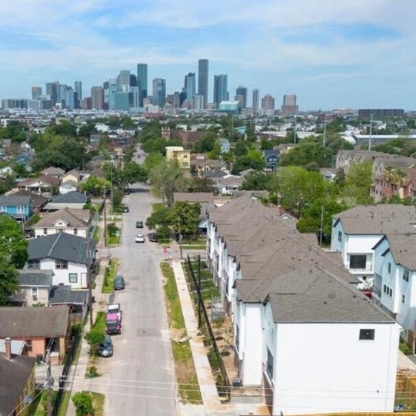 Building Photo - 131 Eastwood St