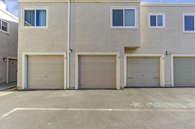 Building Photo - 1896 San Vincente Dr