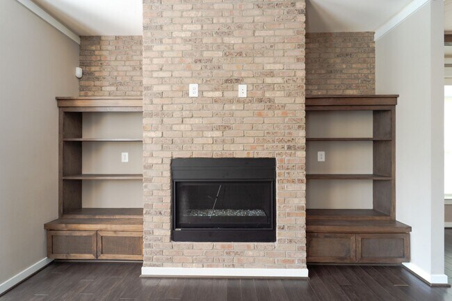 Building Photo - 10225 Hilltop Ascent Dr