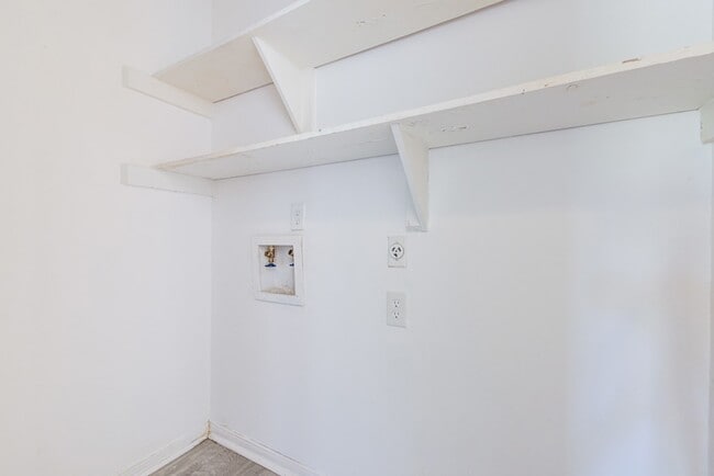 Building Photo - 15902 Timber Valley Dr