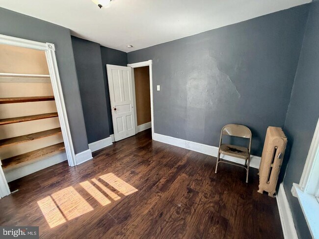 Building Photo - 400 W 3rd St