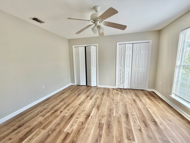 Building Photo - 81 Lake Front Dr