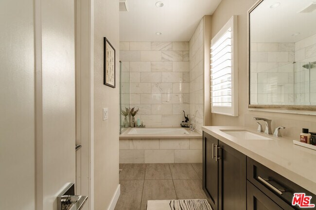 Building Photo - 12765 Bluff Creek Dr