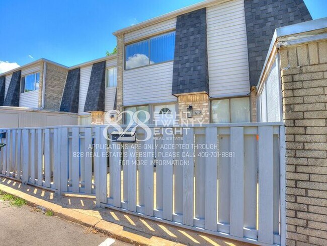 Building Photo - *AVAILABLE NOW!* Spacious 3 Bed/2.5 Bath Condo in East Norman!