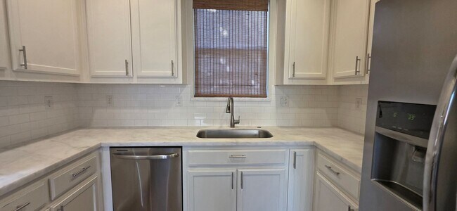 Building Photo - 845 Bronze Ln