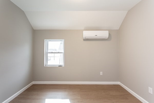 Building Photo - 31 Hicks St