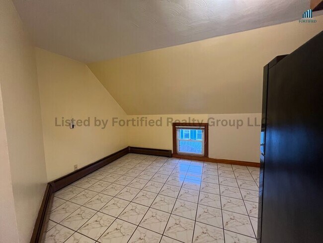 Building Photo - 455 Middle St