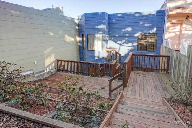 Building Photo - 465 35th Ave