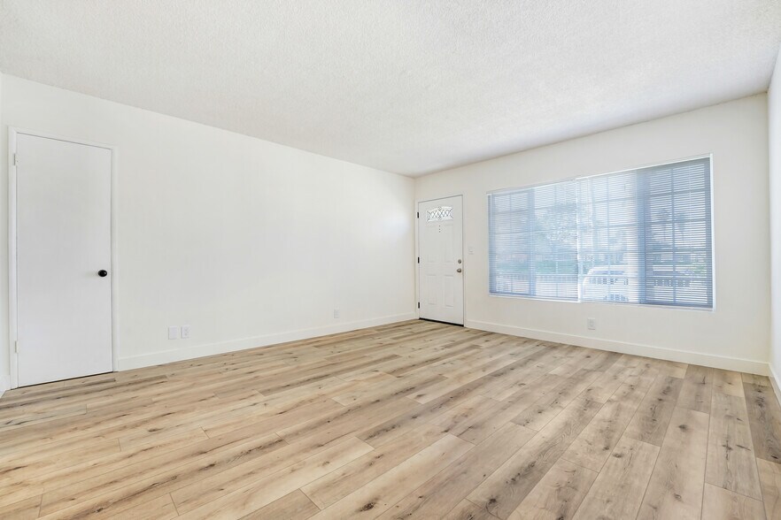 Building Photo - 12056 Culver Blvd