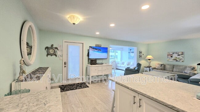 Building Photo - 1065 Gulf Shore Blvd N