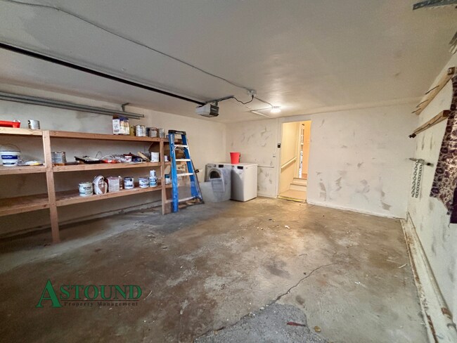 Building Photo - 915 Glendome Cir