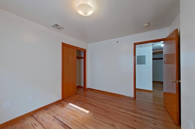 Building Photo - 55 Ferguson St