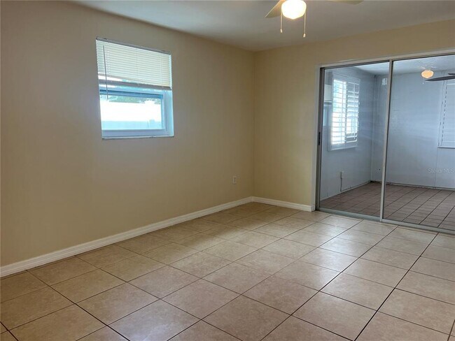Building Photo - 4216 Hillsdale Dr