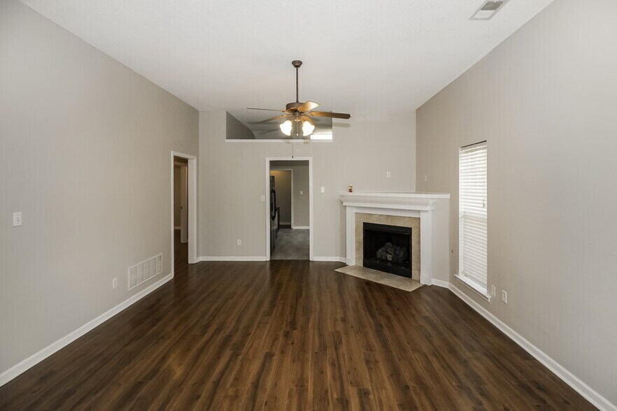 Building Photo - 10229 Cottage Farms Dr
