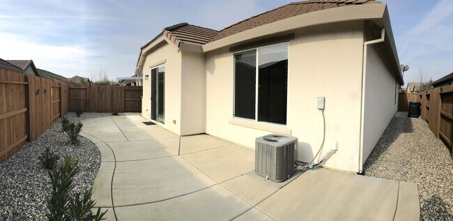 Building Photo - 55+ Community Home in Great Condition!