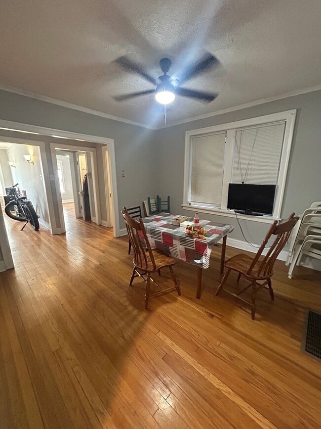 Building Photo - 4017 N Mozart St