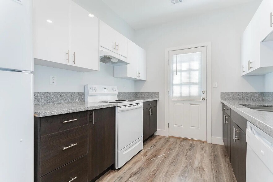 Building Photo - 1681 S Dandelion St