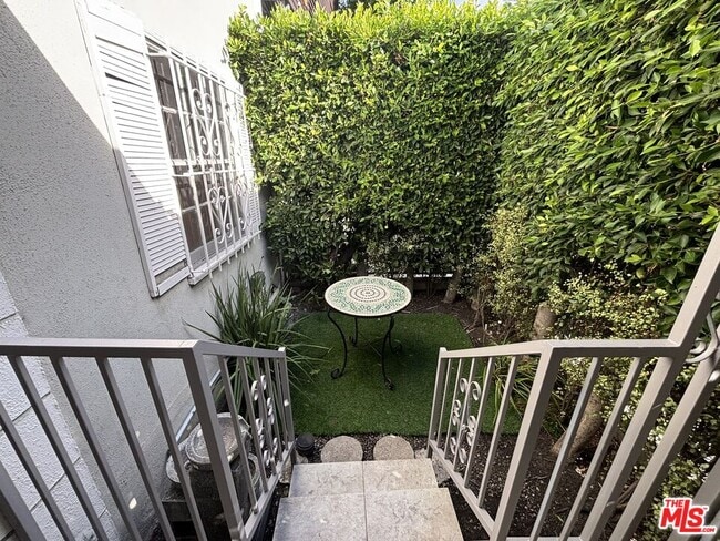 Building Photo - 117 Kings Rd