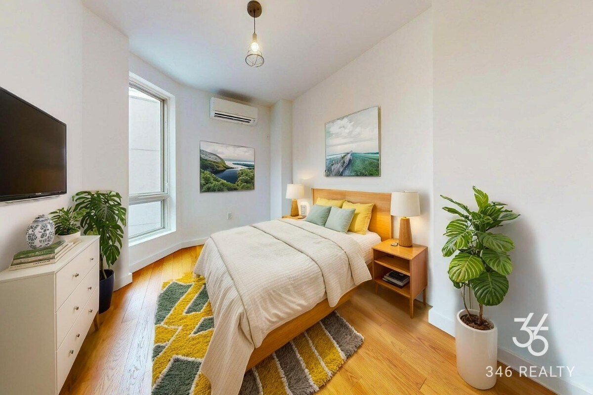 Building Photo - Myrtle Avenue