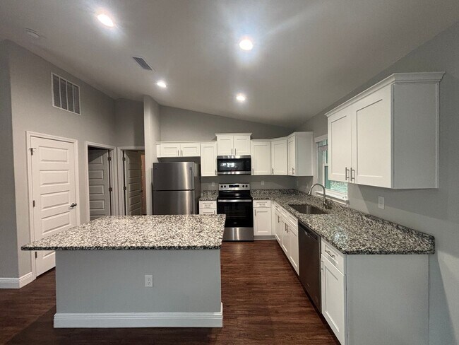 Building Photo - Custom Home - Desirable Citrus Springs Nei...