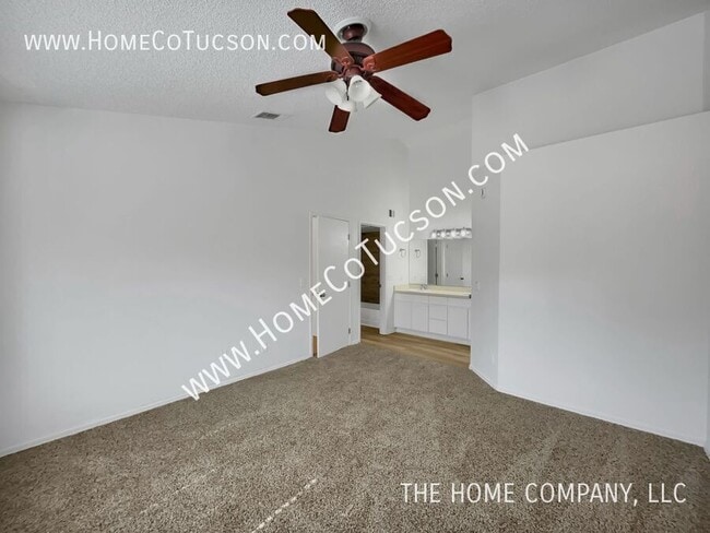 Building Photo - 3873 S Havenhurst Dr